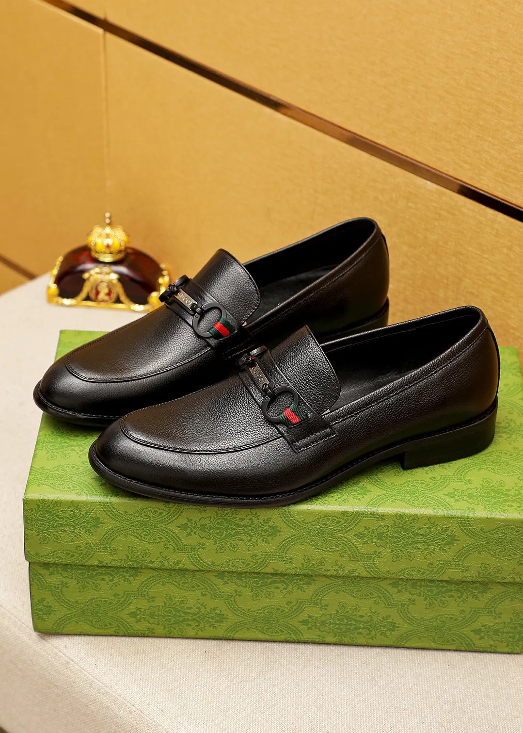 Men's shoes 💰400 💐 Product trademark: GUCCI "Gucci" casual leather shoes Regular size: 39-44 (38.45.46🉑️Customized) Product materials: Selected imported first-layer pebbled cowhide leather upper + original hardware buckle, imported 🐑 sheepskin lining. Strong three-dimensional visual effect, combined outsole Color: 1⃣️color optional